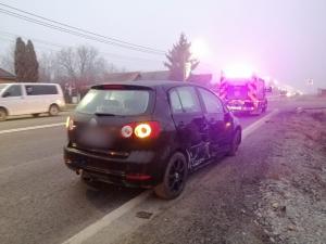 O şoferiţă de 30 de ani a acroşat cu viteză un microbuz şi l-a răsturnat pe un câmp din Cluj. Un pasager a ajuns rănit la spital