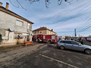 Doi adulţi şi doi copii, cu arsuri grave la spital după o explozie într-un apartament din Timiş. Alte 45 de persoane s-au evacuat