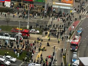Cel puțin 17 persoane au fost lovite în plin de un șofer în Szczecin, Polonia. Bărbatul a fugit de la locul accidentului
