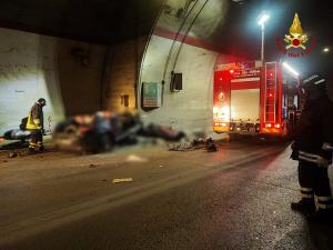 Doi tineri români au murit pe loc, într-un tunel din Italia. Imagini dramatice pe şoseaua de centură din Montesilvano