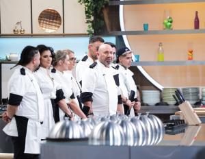Chefi la cuțite. Discuții aprinse între jurați încă de la primul battle al sezonului 11. Chef Sorin Bontea: ”M-am enervat. Zic să nu mai gătim, că n-are sens!”