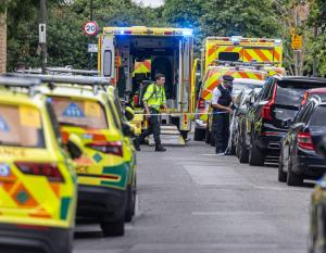 Un SUV a intrat în clădirea unei şcoli din Wimbledon: O fetiţă a murit, alte 8 persoane au fost rănite. Femeia aflată la volan a fost reținută