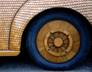 Spectaculos: "Broscuţa" din lemn! Cum arată un Beetle făcut din stejar