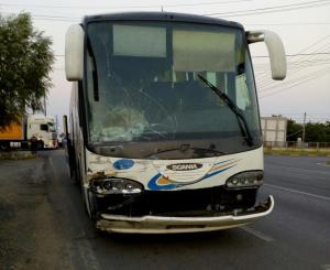 Accident TERIBIL în Giurgiu: Copil de patru ani proiectat prin geam, după ce o mașină a lovit VIOLENT un autocar cu 30 de călători (FOTO)