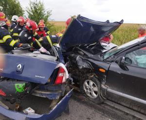 Mașini zdrobite după un accident înfiorător în Ialomița. Un Hyundai și un Renault s-au făcut praf, doi oameni au murit pe loc