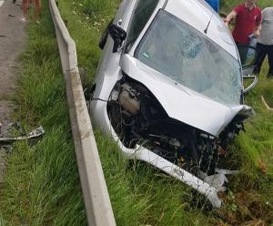 Accident pe un drum din Vâlcea, soldat cu 8 victime. Un şofer a pătruns pe contrasens şi a aruncat în aer un alt autoturism