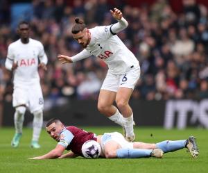 Tottenham - Aston Villa, 4-0 în Premier League. Radu Drăguşin a primit cartonaş galben pentru fault în minutul 61