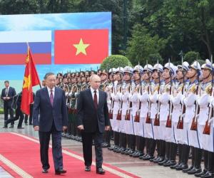 Vladimir Putin nu obţine niciun ajutor consistent după vizita în Vietnam. Hanoi nu vrea să supere marile puteri