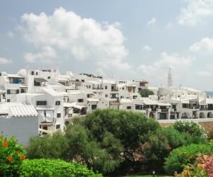 Mykonos de Spania impune programe de vizită în oraş. Localnicii sunt exasperaţi de turiştii care intră în case, iau lucruri şi se caţără pe balcoane