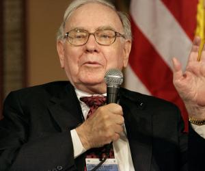 Warren Buffett pune la saltea un munte de bani cash, semn că urmează o nouă furtună financiară: a strâns aproape 200 mld. de dolari
