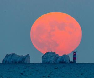 Luna roz sau Luna căpşunilor, fenomen rar pe 21 iunie 2024. Unde va fi vizibilă