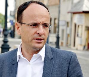 Primarul din Slatina, Minel Prina, reținut de DNA în dosarul ministrului Darius Vâlcov