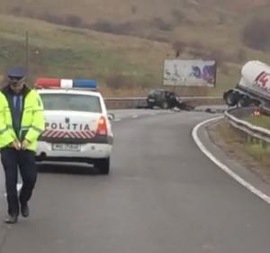 Accident ÎNGROZITOR în Cluj! Un șofer a fost DECAPITAT după impactul cu o cisternă care a luat foc - VIDEO