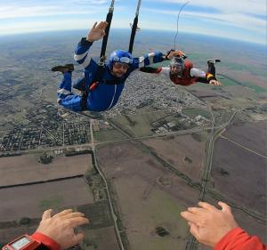 Un argentinian de 61 de ani, iubitor al sporturilor extreme, a murit în timpul unei lecţii de skydiving, după ce paraşuta nu s-a mai deschis
