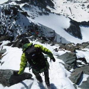 Alpinistul român Gabriel Viorel Tabără a murit pe Everest, la 48 de ani. "S-a dus în cortul lui şi nu s-a mai trezit"