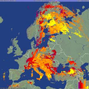 Vreme extremă în Europa: Peste 600.000 de mii de fulgere, în ultimele 48 de ore. Explozie de lumină şi în România