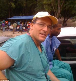 Un reputat chirurg american, care l-a operat pe Bono, dar și victime ale războiului din Irak, a fost găsit cu un cuțit înfipt în inimă (Foto, Video)