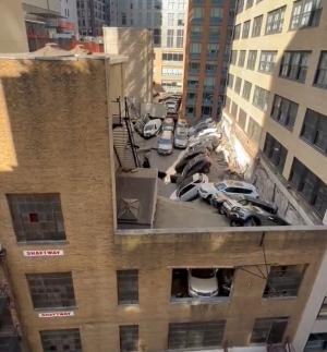 "A durat 10 secunde. Sunt în stare de șoc!". O parcare cu patru etaje s-a prăbușit din senin în Manhattan. O persoană a murit, alte cinci au fost rănite