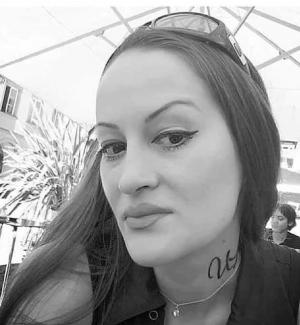 Elena-Roxana, lăsată să moară în spital, în Austria. Medicii vor să o deconecteze pe româncă de la aparate