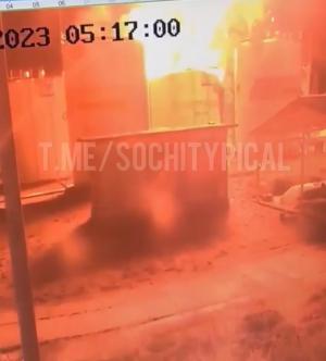Incendiu la un depozit de carburanţi din staţiunea Soci, unde Putin are o reşedinţă oficială. Ar putea fi vorba de un atac cu drona