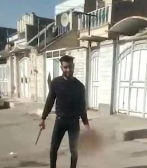 Crimă înfiorătoare: Tânără de 17 ani, decapitată de soţ, în Iran. Bărbatul s-a plimbat pe stradă ţinând în mână capul victimei