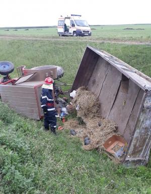 Un bărbat din Dâlga, Călărași, a murit strivit sub cabina tractorului pe care îl conducea, în urma impactului cu o mașină. Imagini dramatice