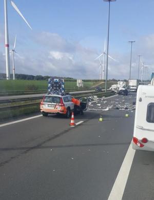 Microbuz plin cu ROMÂNI, implicat într-un CUMPLIT ACCIDENT în Belgia! Sunt OPT VICTIME, după ce microbuzul românilor a intrat în plin într-un camion