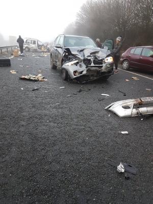 GALERIE FOTO O femeie a murit într-un accident în lanţ, cu 21 de autovehicule, în Anglia