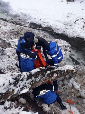 Cine este tânăra ucisă de avalanşă, în această dimineaţă, în Munţii Vrancei. Claudia avea 37 de ani şi era din Bucureşti (Video)