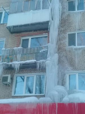 Oraş complet îngheţat după ger şi ninsori-record, în Rusia