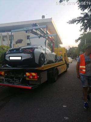BMW de 60.000 de euro ridicat de pe stradă la Craiova. Era parcat neregulamentar