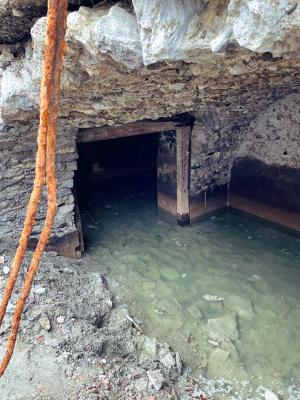 Ruinele unui sat scufundat de zeci de ani au apărut într-un lac din Italia, în timpul unor lucrări