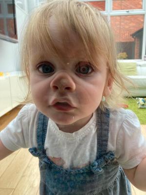 O fetiță de 2 ani a murit în somn, la câteva ore după ce a fost trimisă acasă de către medici, în Anglia. Familia este revoltată: "Vrem răspunsuri"