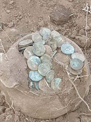 Descoperire inedită făcută de un bărbat pe un câmp din Constanța: A dat peste o adevărată comoară