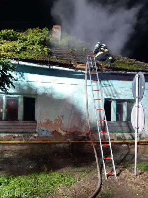 Un bătrânel a murit ars de viu în casa lui din Bihor, după ce ar fi aruncat în sobă rumeguş şi ulei. Nu avea bani de lemne de foc