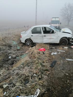 Accidente unul după altul, în același loc, la ieșirea din Bârlad. În timp ce ambulanțele interveneau la primul, un șofer s-a răsturnat cu mașina pe câmp
