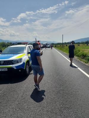 Accident cumplit cu 5 răniţi în Caraş Severin. S-au izbit puternic un TIR, un microbuz și un autoturism