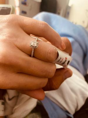 Cerere în căsătorie la urgenţe. O femeie a fost cerută de soţie în spital, după ce propunerea iniţială a fost întreruptă de atacul unui bizon în SUA