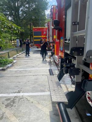 Pompierii români se întorc în Grecia, în zonele cuprinse de noi incendii de vegetaţie. Un om a murit, alţi 8 au fost răniţi în urma dezastrului