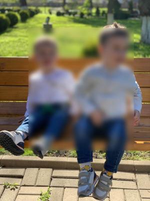 Miracol la Iași. Gabriel, băiețelul de 3 ani aruncat de mama lui pe geam, în Botoșani, a ieșit din comă: A spus "papa" și "tata"