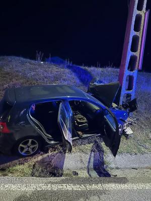 Tragedie pe un drum din Olt. Un tânăr a murit pe loc, la doar 24 de ani, după ce a intrat cu mașina într-un stâlp de iluminat