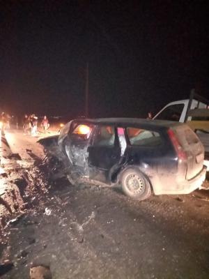 Accident cumplit în Prahova. Doi şoferi tineri au murit, după ce maşinile lor s-au ciocnit violent. Unul dintre ei a fost proiectat prin parbriz