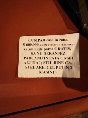 Ce a păţit un clujean care şi-a parcat maşina în faţa unei vile de 600.000 de euro. "Oferta specială" lăsată pe parbriz