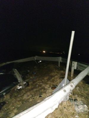 Un tânăr spaniol a murit pe A1, lângă Nădlac, într-o Kia Ceed încolăcită de balustrada metalică
