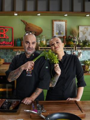 Hello Chef, sâmbătă, de la 14.30, la Antena 1: Chef Roxana Blenche și Chef Samuel Le Torriellec sunt gazdele noului sezon