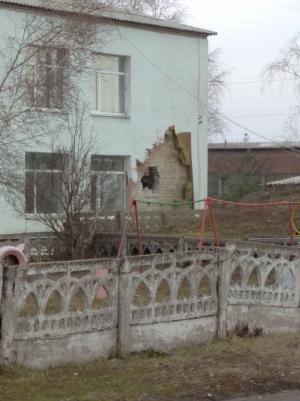 Atac ”false flag” în Donbas. Grădiniță din Luhansk, bombardată de separatiști. Localnicii s-au adăpostit în subsoluri. FOTO și VIDEO