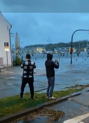 Furtuna Babet seamănă prăpăd în Europa: Şapte oameni au murit, după ce oraşe întregi au fost inundate