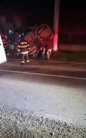 "Ooo, Doamne! Vai de viaţa mea". Un şofer a murit decapitat după un accident de groază la Oncești, în Maramureş. Pasagerul este în comă, la spital