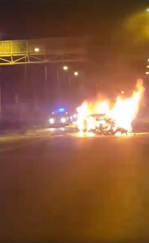 TRAGEDIE, noaptea trecută, în Capitală! Un şofer a ARS DE VIU, după ce a intrat cu maşina în pasarela pentru pietoni de pe Şoseaua Pipera (IMAGINI ŞOCANTE)