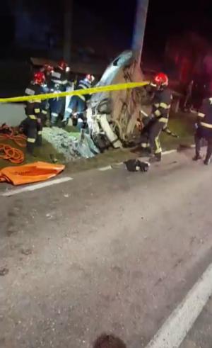 "Ooo, Doamne! Vai de viaţa mea". Un şofer a murit decapitat după un accident de groază la Oncești, în Maramureş. Pasagerul este în comă, la spital